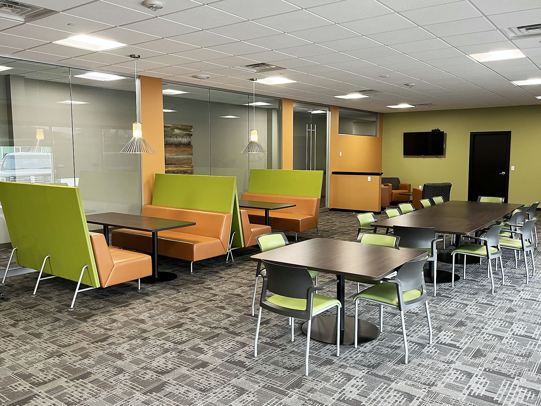 Modern Daycos employee break room with lounge seating